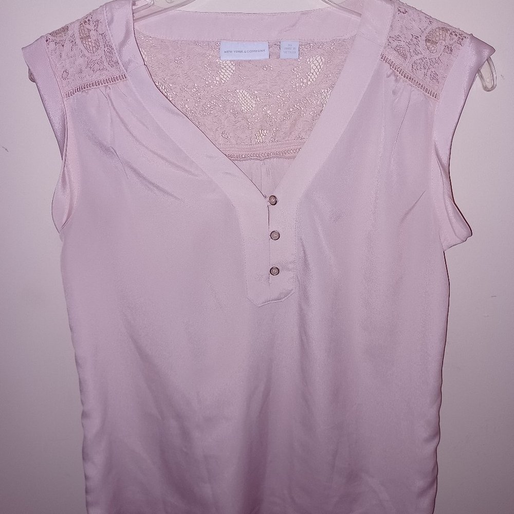 New York & Company sexy silky lace back soft Pink Blouse shirt top Women's XS!